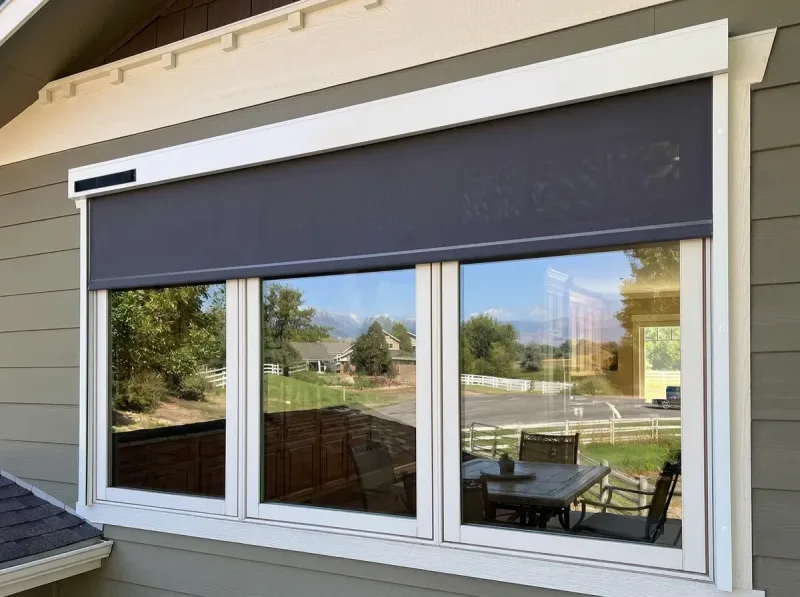 Venkovní žaluzie Solar Blind s integrovaným solárním panelem